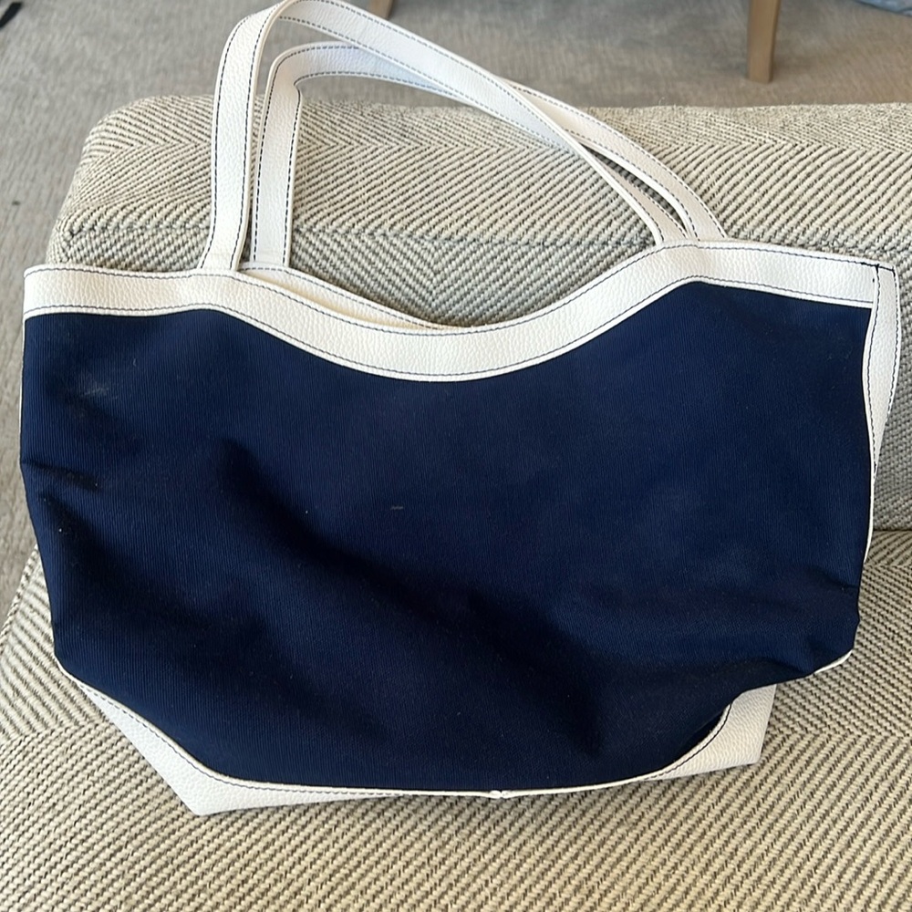Estée Lauder bag